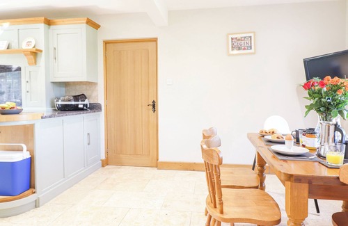 Bala Casa | TALAR WEN, pet friendly, with open fire in Bala