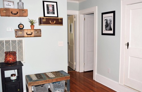 Lincolnton Apartamento | Talk of the Town (Up) - Walk to Shopping & Restaurants