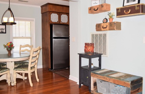 Lincolnton Apartamento | Talk of the Town (Up) - Walk to Shopping & Restaurants