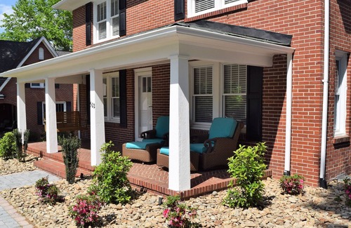 Lincolnton Casa | Talk of the Town - (Whole House) Sleeps 10
