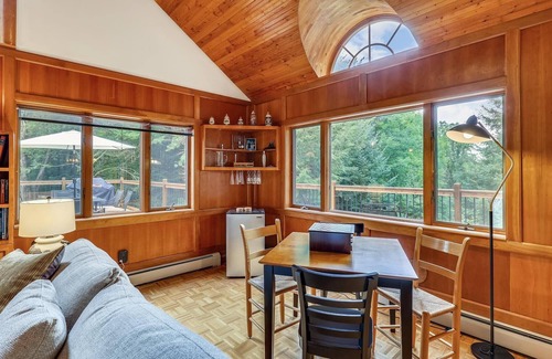 Stowe Casa | Talking Trees Lodge: 4 br, wood fireplace, deck, hot tub, garage!