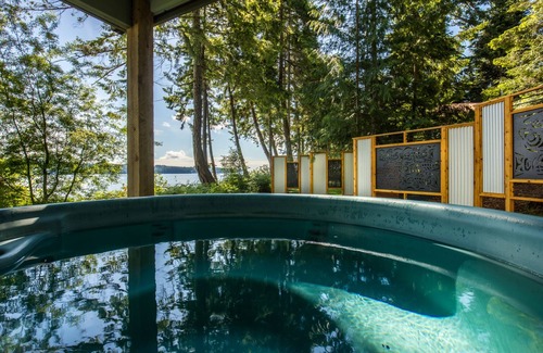 Fanny Bay Casa | Tall Cedars Beach House - Frente al mar con bañera de hidromasaje