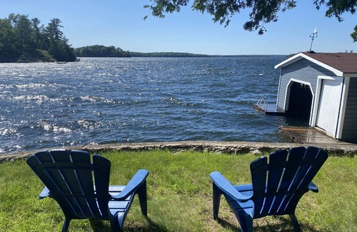 Rideau Lakes Cabaña | Tall Cedars on Big Rideau Lake