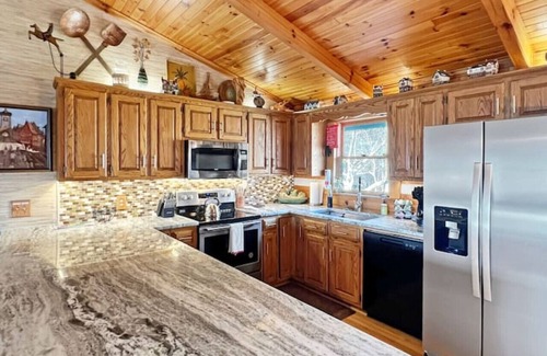 Wilkesboro Cabina | Tall Maple Lodge with Views
