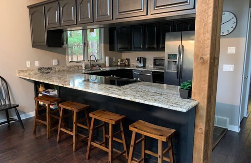 Thompsonville Chalet De Esquí | Tall Pines Escape at Crystal Mountain! Walk to Resort!