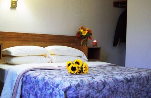 Lake George Hotel | Tall Pines Motel