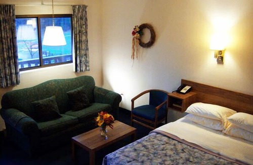 Lake George Hotel | Tall Pines Motel