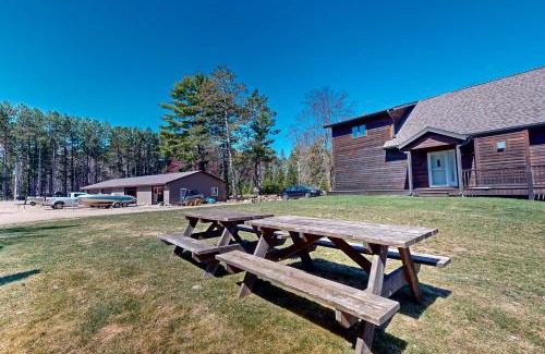 Three Lakes Casa | Tall Timber