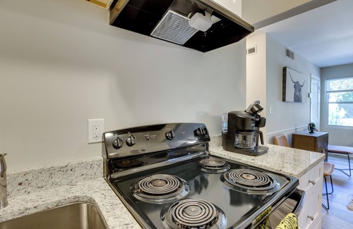 Talladega Apartamento | Talladega Apartment ~ 14 Mi to Superspeedway!