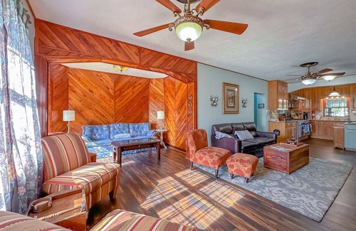 Tallahassee Casa | Tallahassee Pool+Hot Tub | Sleeps 16 | Game-Filled Fun