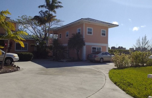 Yeoman Wood Apartamento | Tallis Palace. 1-bedroom apartment with WiFi, AC in sunny Freeport. Car offered.