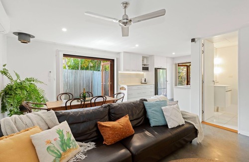 Suffolk Park Casa | Tallow Beach Retreat - welcoming pet-friendly unit