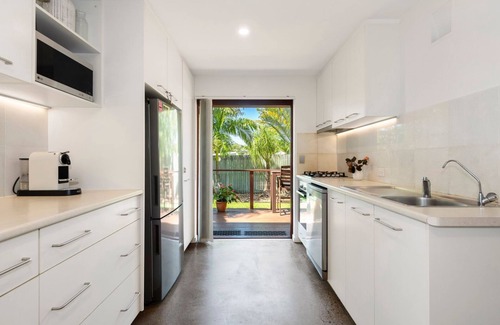 Suffolk Park Casa | Tallow Beach Retreat - welcoming pet-friendly unit