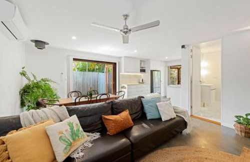 Suffolk Park Casa | Tallow Beach Retreat - welcoming pet-friendly unit