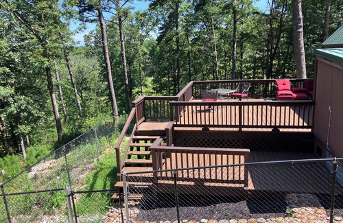 Eureka Springs Cabina | Talmage's 12 Acre Wood - The Cabin