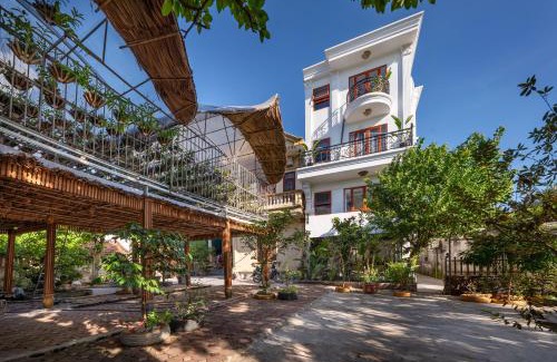 Hoa Lu Hotel | Tam Coc Mountain Sunset and Garden Hotel