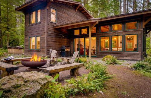 Rhododendron Casa | Tamanawas Cabin