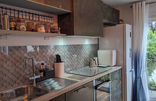 Richmond-upon-Thames Alquiler De Eote | Tamanzi Taggs, floating home on idyllic island & sauna -Hampton Court & Richmond