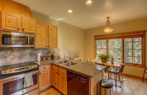 Tamarack Resort Casa | Tamarack Ski Resort Townhome - Elegant couple's retreat - Path to chairlift - Golf