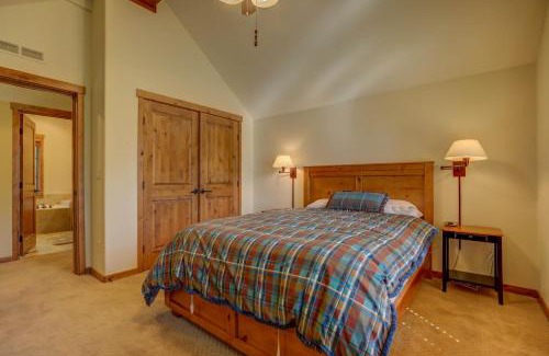 Tamarack Resort Casa | Tamarack Ski Resort Townhome - Elegant couple's retreat - Path to chairlift - Golf