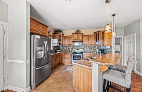 Kodak Casa | Tami's Dream: 3BR w/Hot Tub + Grill + Games | Great Location!