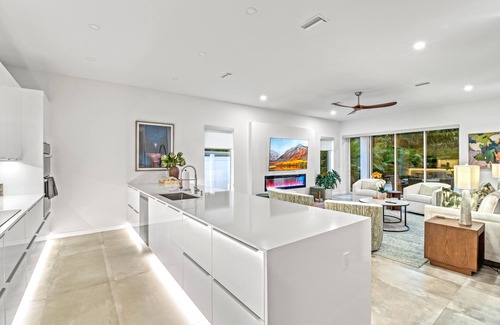 Arlington Park Casa | Tamiami Vice - Luxury Siesta Key Home with Heated Pool & Prime Location – Book Your Escape Today!