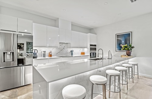 Arlington Park Casa | Tamiami Vice - Luxury Siesta Key Home with Heated Pool & Prime Location – Book Your Escape Today!
