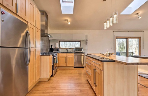 Tamiment Casa | Tamiment Home w/ Gas Grill: 4 Mi to Bushkill Falls