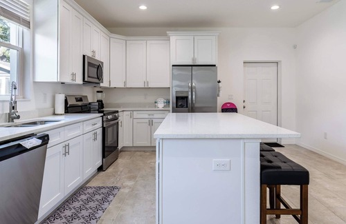 East Tampa Casa | Tampa 3BR Near Zoo & Cruise Port - Sleeps 8