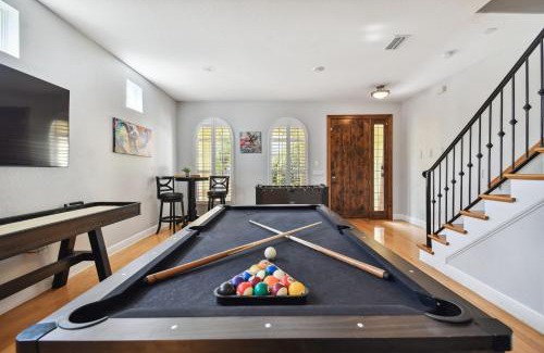 Sun Bay South Casa | Tampa "Good Times" Private Large House With GameRoom - Sleeps 12, 4bdr, 3bth, Great Location, Quiet Community, Backyard