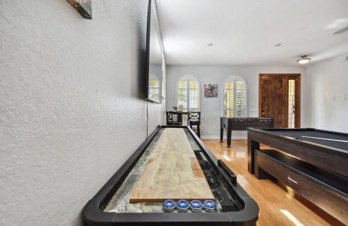 Sun Bay South Casa | Tampa "Good Times" Private Large House With GameRoom - Sleeps 12, 4bdr, 3bth, Great Location, Quiet Community, Backyard