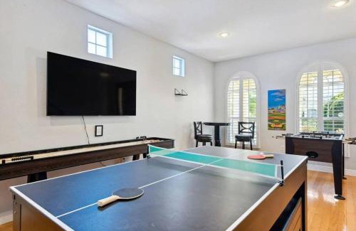 Sun Bay South Casa | Tampa "Good Times" Private Large House With GameRoom - Sleeps 12, 4bdr, 3bth, Great Location, Quiet Community, Backyard