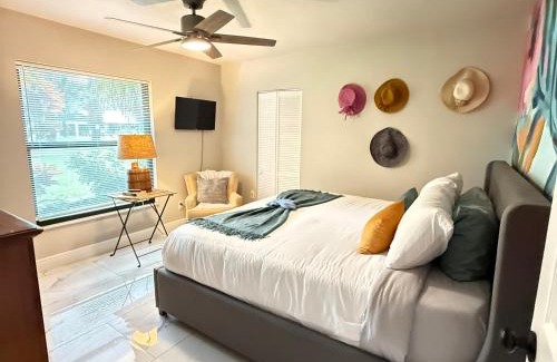Bearss Plaza Apartamento | Tampa Lakefront and Pool House Game Room