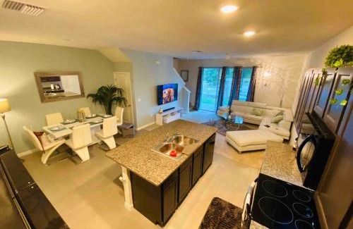 Riverview Casa | Tampa Modern Vacation Townhome