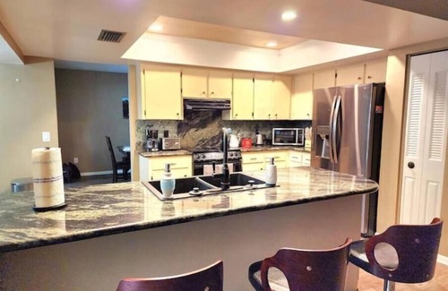 Greater Northdale Casa | Tampa Vacation Home - 3BR 10 PPL - Pool