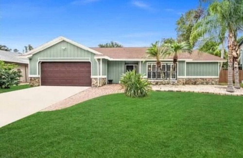 Greater Northdale Casa | Tampa Vacation Home - 3BR 10 PPL - Pool