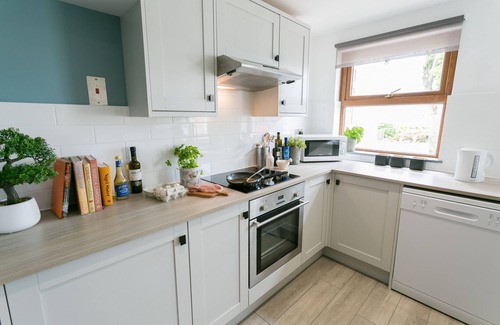 Bangor Cabaña | Tan y Bryn Bach - a snowdonia that sleeps 5 guests in 2 bedrooms