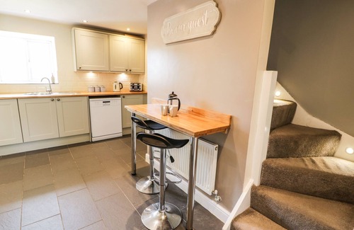 Llanrwst Cabaña | TAN Y FFORDD, pet friendly, character holiday cottage in Llanrwst