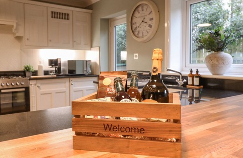 Dolanog Cabaña | TAN YR ALLT, pet friendly, luxury holiday cottage in Meifod, Powys