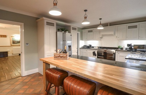 Dolanog Cabaña | TAN YR ALLT, pet friendly, luxury holiday cottage in Meifod, Powys