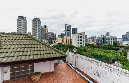 Thung Wat Don Villa | TANACASA 12 —Large Sathorn Townhome 6BR w/ Parking