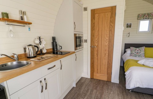 Llanfyllin Cabaña | TANAT, romantic, character holiday cottage in Llanfyllin