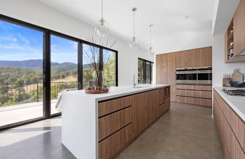 Merrijig Casa | Tanderra 180 - Meaning "Resting Place" - Sleeps 12