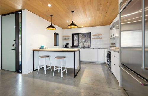 Rogers Casa | Tanglewood Cabin - Lake Access - Private - Modern