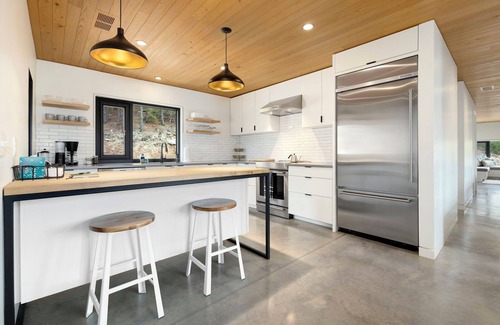 Rogers Casa | Tanglewood Cabin - Lake Access - Private - Modern