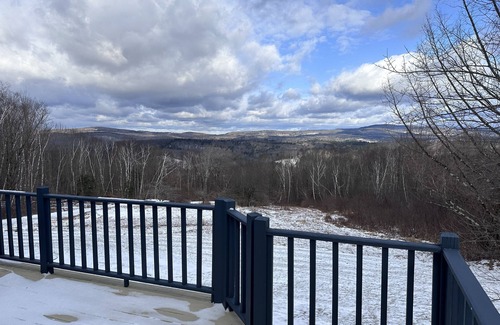 West Stockbridge Casa | Tanglewood Chalet - Majestic View of Mountains Minutes to Tanglewood & Theaters