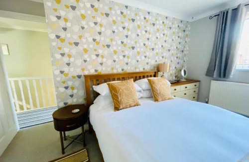 Abergavenny Casa | Tanglewood Close, 3 Bedroom house, Abergavenny with private parking,