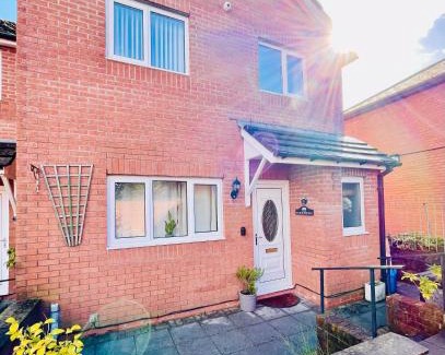 Abergavenny Casa | Tanglewood Close, 3 Bedroom house, Abergavenny with private parking,