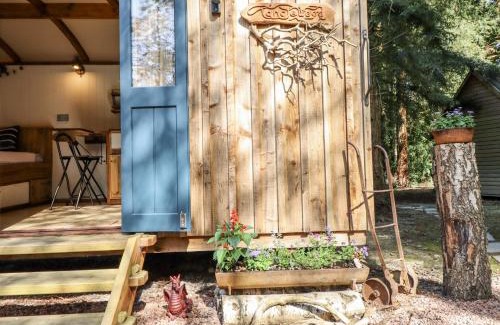 Kingswood Casa | Tanglewood Shepherds Hut
