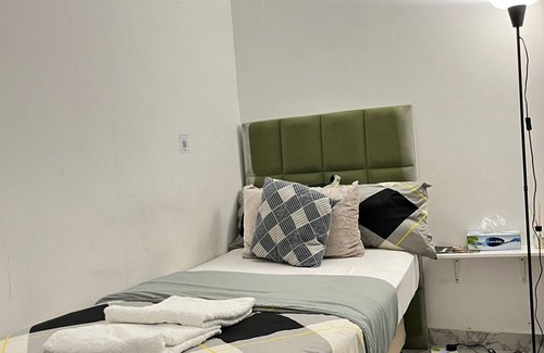 Al Wahdah Apartamento | Tanih Place 6